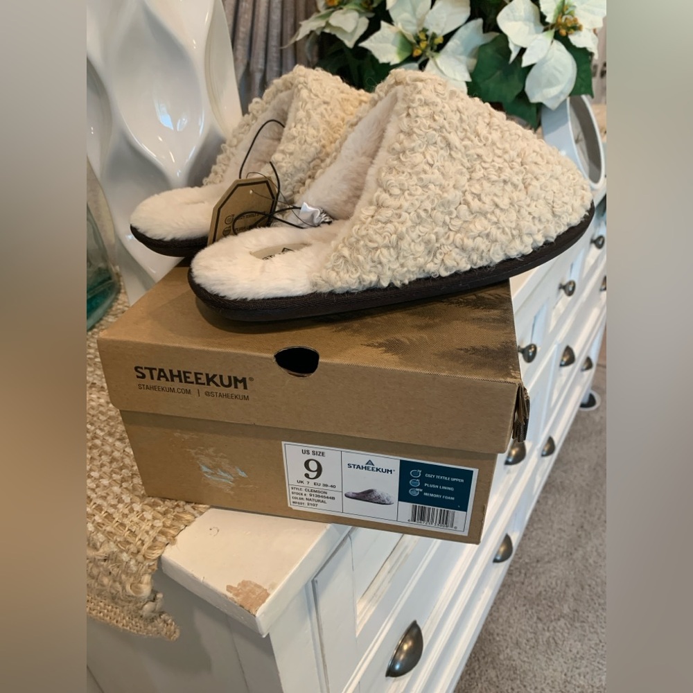 NWT Slippers Slip-Ons for Men or Women 9